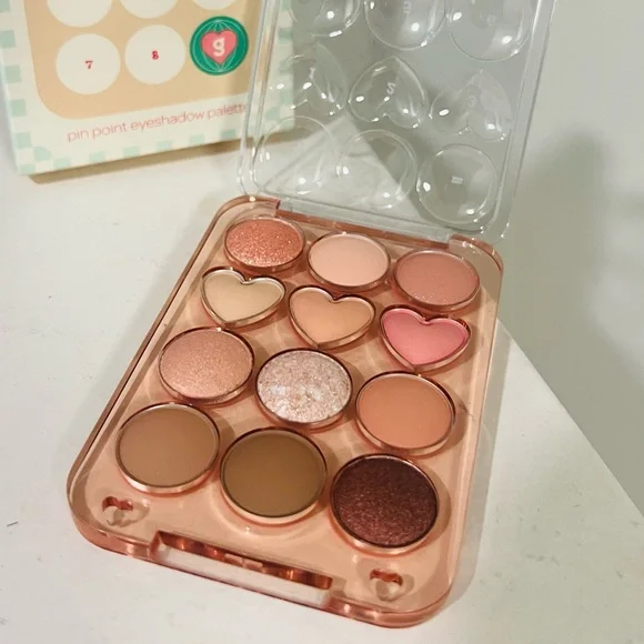 Colorgram Pin Point Eyeshadow Palette 🎨 - Picture 2 of 8